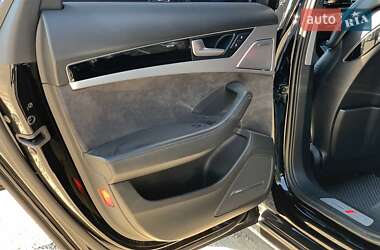 Седан Audi S8 2013 в 