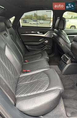 Седан Audi S8 2013 в 