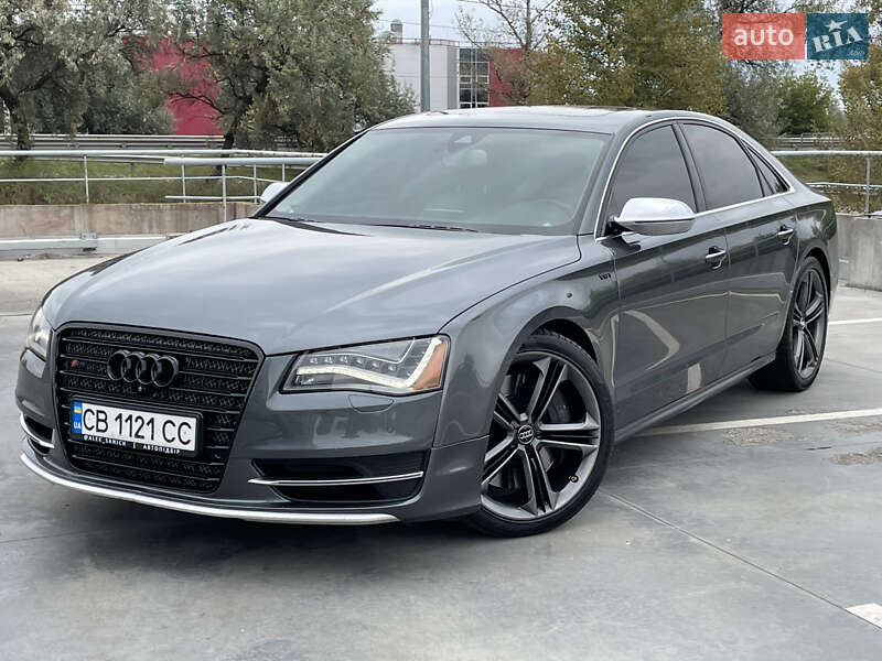 Седан Audi S8 2012 в 