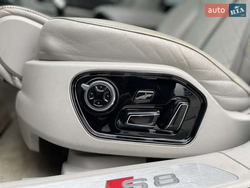 Седан Audi S8 2012 в Києві
