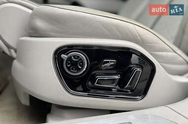 Седан Audi S8 2012 в 