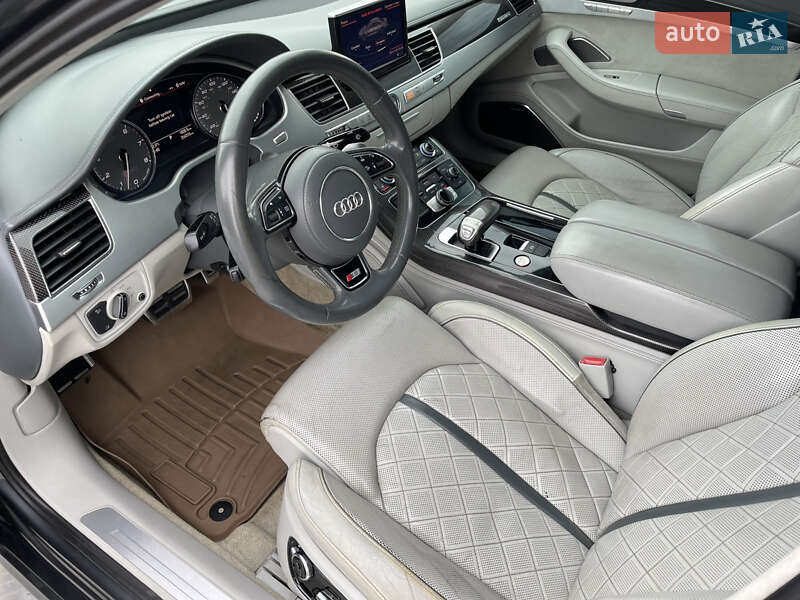 Седан Audi S8 2012 в Києві