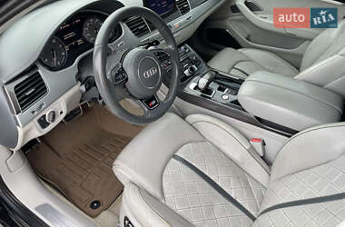 Седан Audi S8 2012 в 