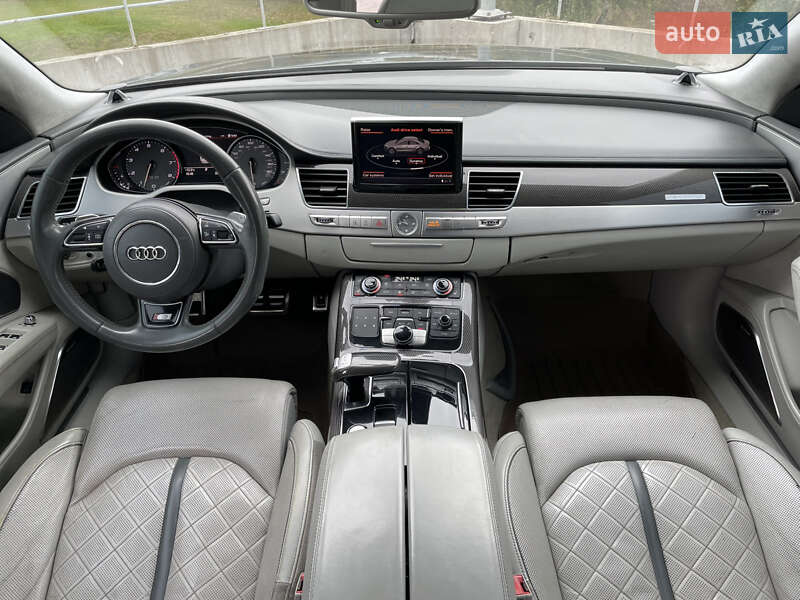 Седан Audi S8 2012 в Києві