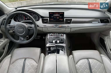 Седан Audi S8 2012 в 