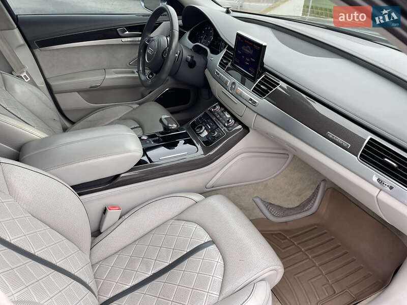Седан Audi S8 2012 в Києві