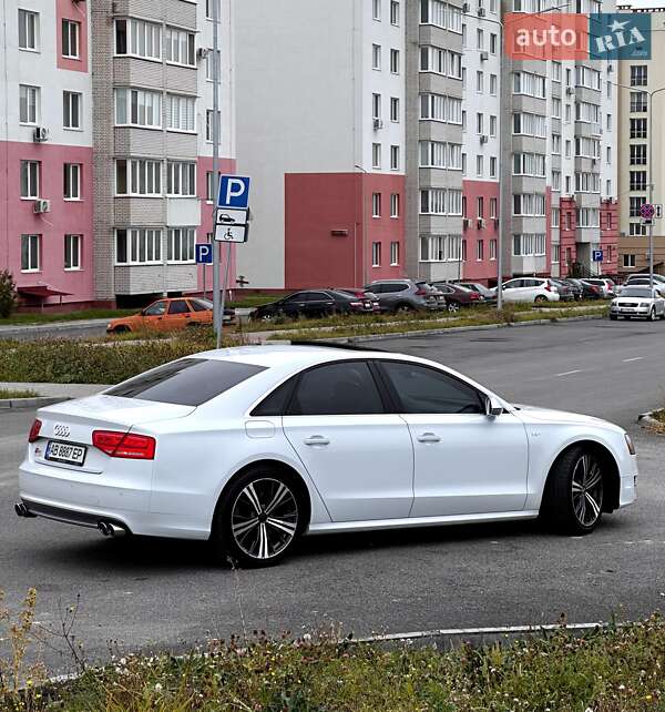 Седан Audi S8 2014 в Вінниці