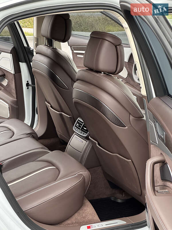 Седан Audi S8 2014 в Вінниці
