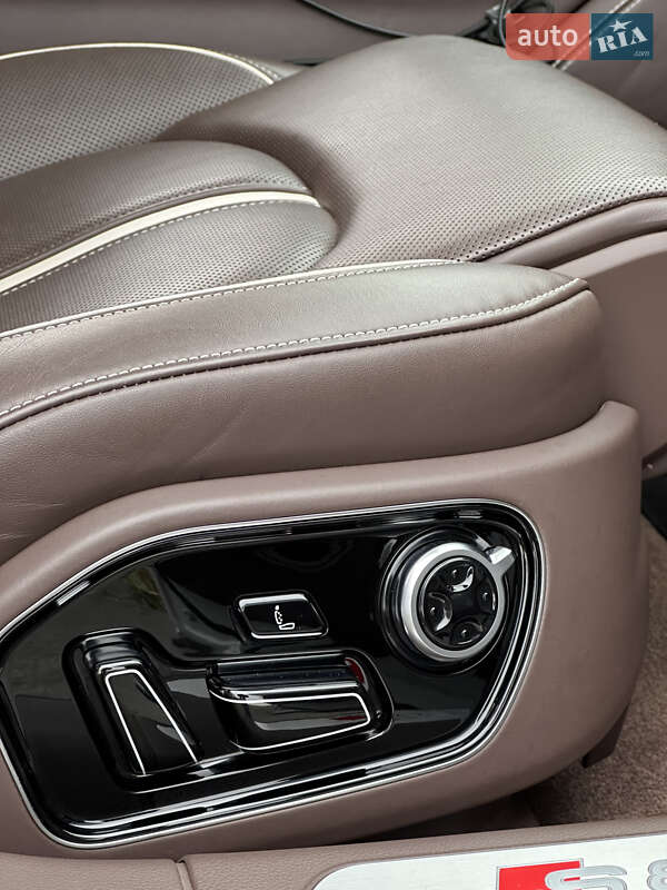 Седан Audi S8 2014 в Вінниці
