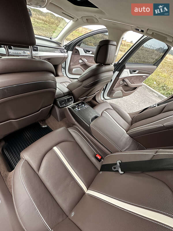 Седан Audi S8 2014 в Вінниці