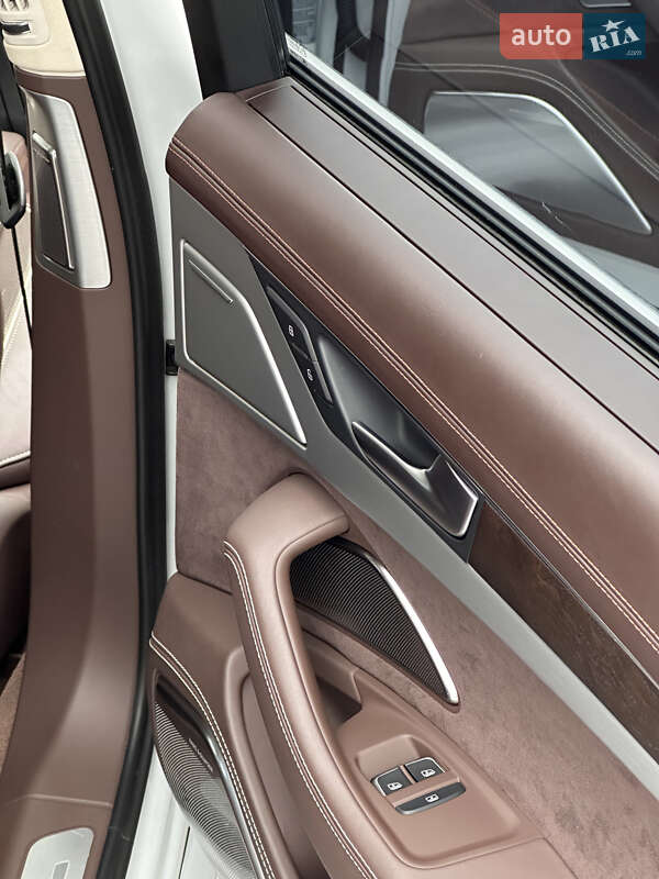 Седан Audi S8 2014 в Вінниці