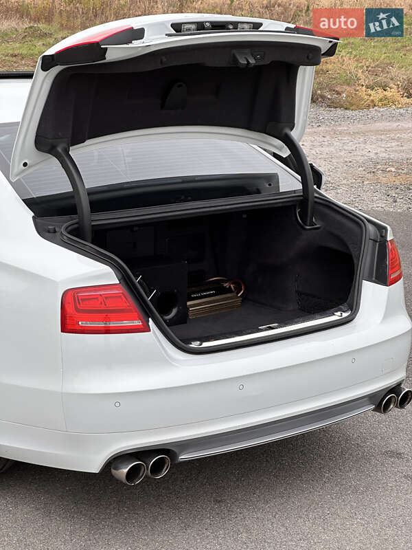 Седан Audi S8 2014 в Вінниці