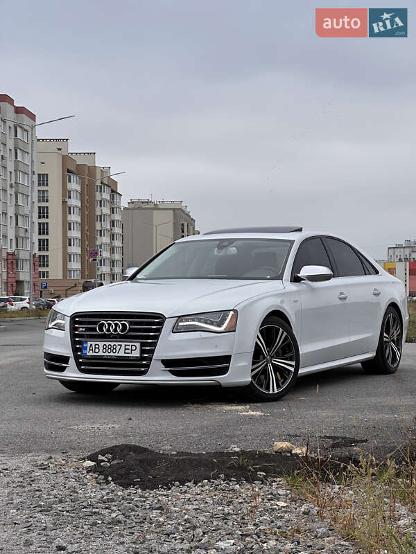 Седан Audi S8 2014 в 