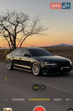 Седан Audi S8 2014 в Виноградові