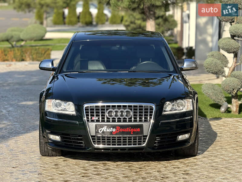 Седан Audi S8 2010 в Одесі