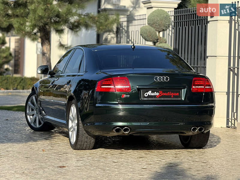 Седан Audi S8 2010 в Одесі