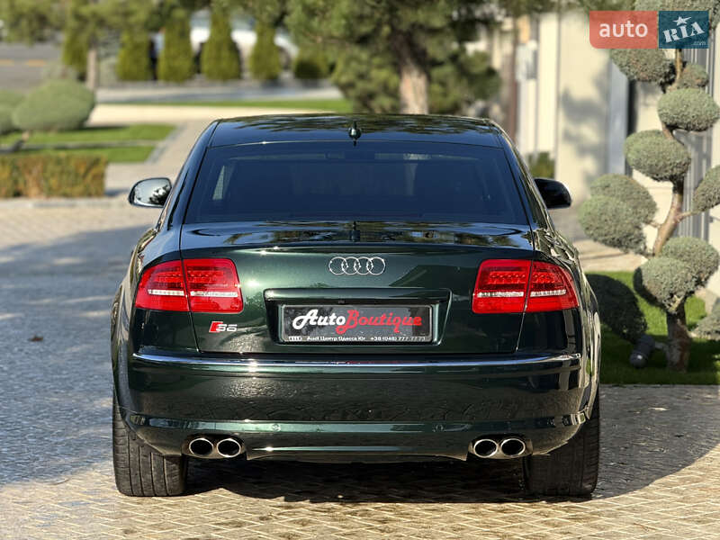 Седан Audi S8 2010 в Одесі