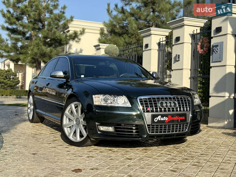 Седан Audi S8 2010 в Одесі
