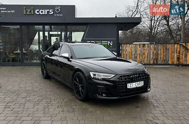 Седан Audi S8 2023 в Львове