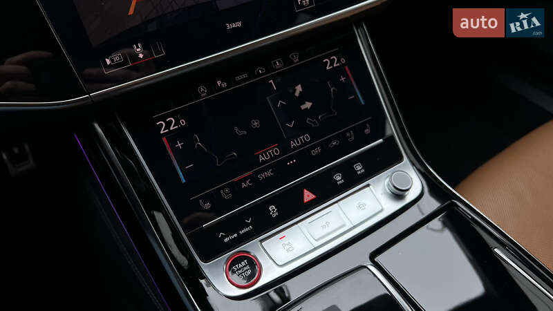 Седан Audi S8 2023 в Львові