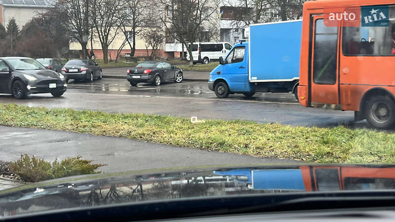 Седан Audi S8 2023 в Львові