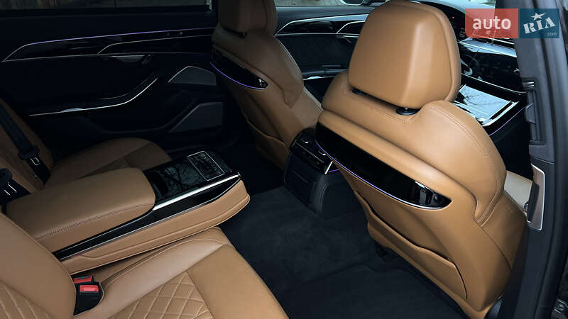 Седан Audi S8 2023 в Львові