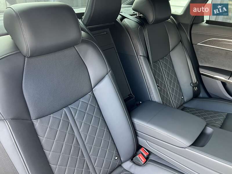 Седан Audi S8 2022 в Киеве