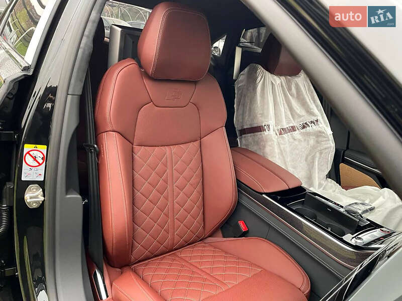 Седан Audi S8 2025 в Киеве