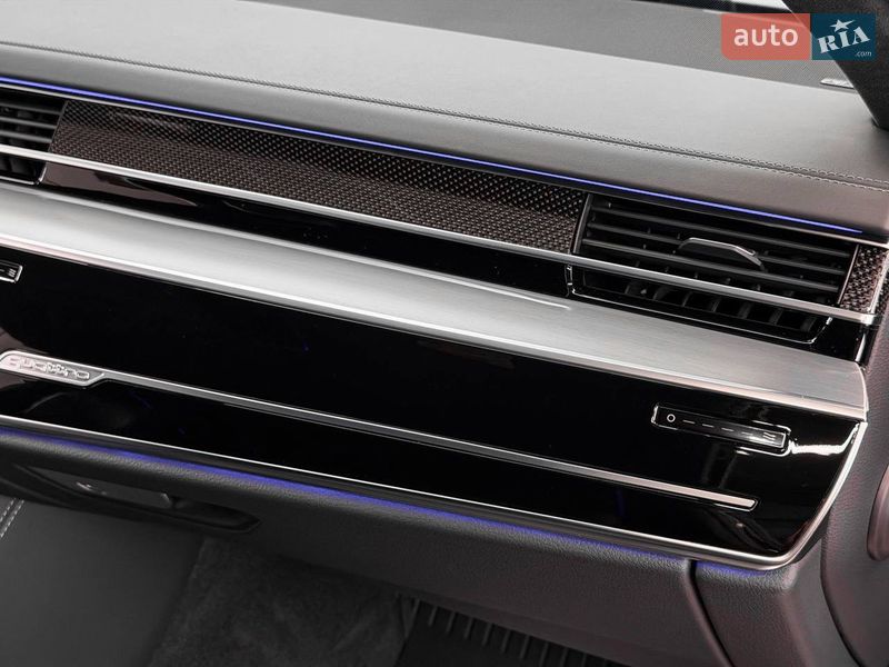 Седан Audi S8 2025 в Києві