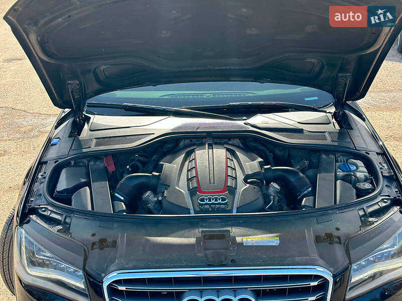 Седан Audi S8 2013 в Вінниці