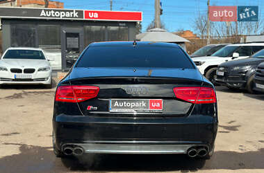 Седан Audi S8 2013 в Виннице