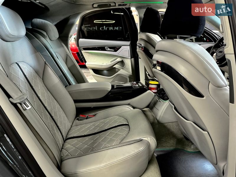 Седан Audi S8 2016 в Николаеве