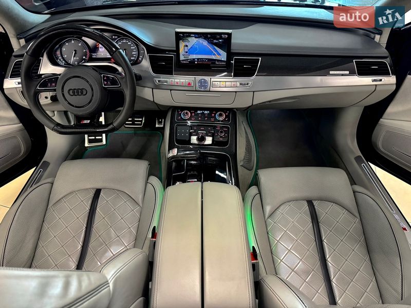 Седан Audi S8 2016 в Николаеве