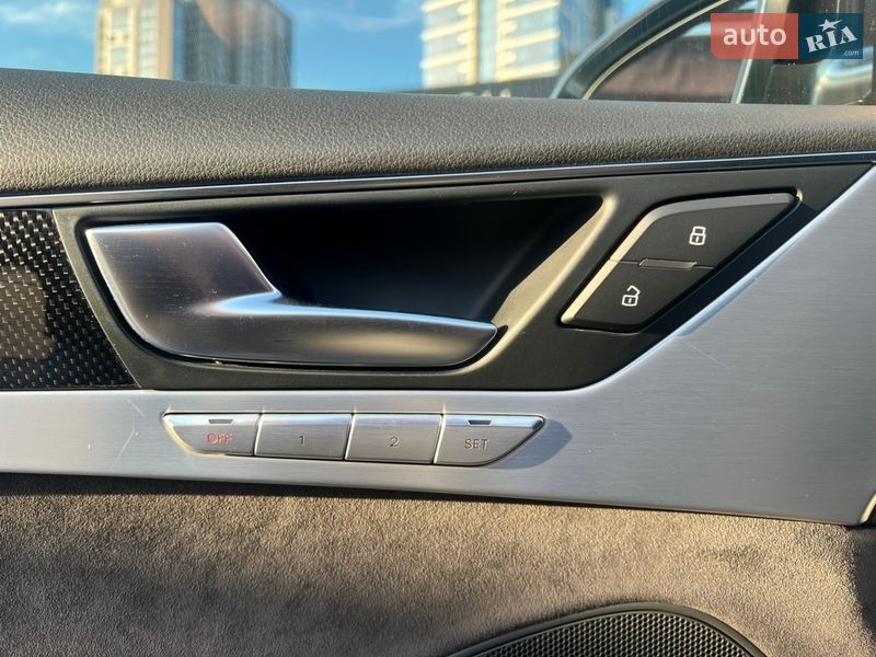 Седан Audi S8 2012 в Киеве фото 16 Седан Audi S8 2012 в Киеве