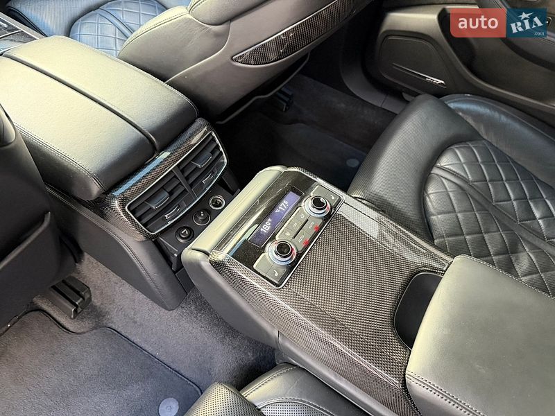 Седан Audi S8 2012 в Киеве