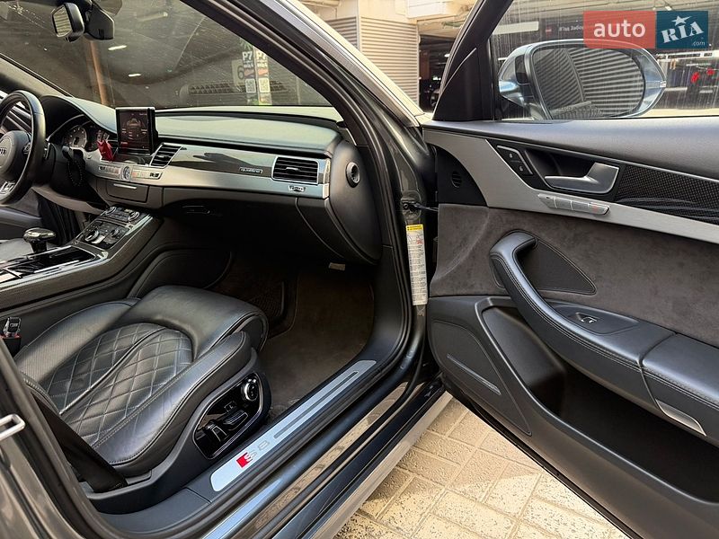 Седан Audi S8 2012 в Киеве