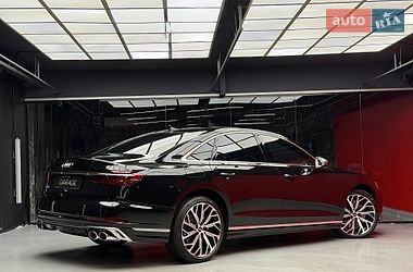 Седан Audi S8 2023 в Києві