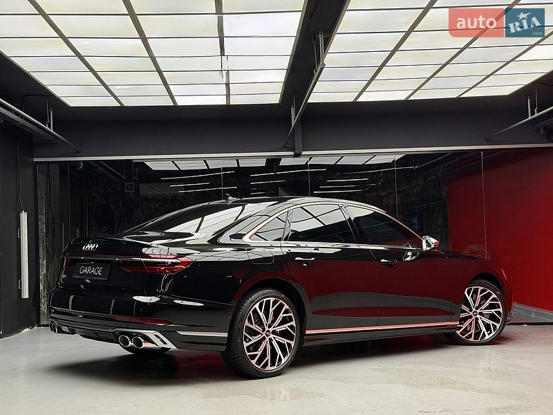 Седан Audi S8 2023 в Києві