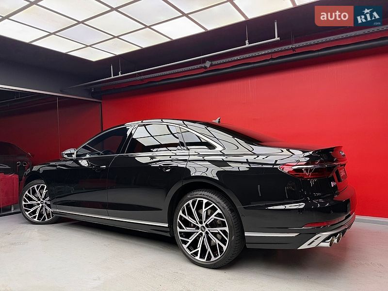 Седан Audi S8 2023 в Києві