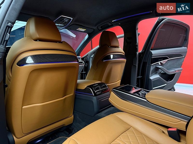 Седан Audi S8 2023 в Києві