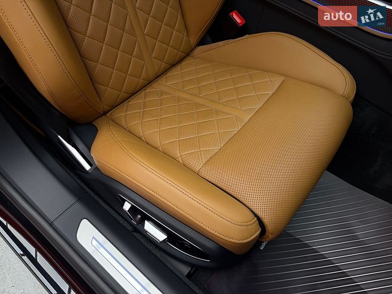 Седан Audi S8 2023 в Києві