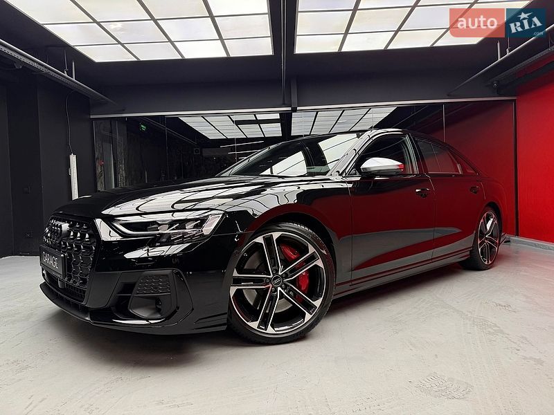 Седан Audi S8 2026 в Киеве