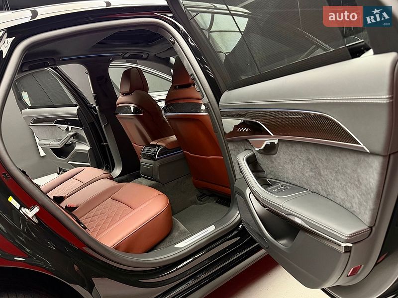 Седан Audi S8 2026 в Киеве