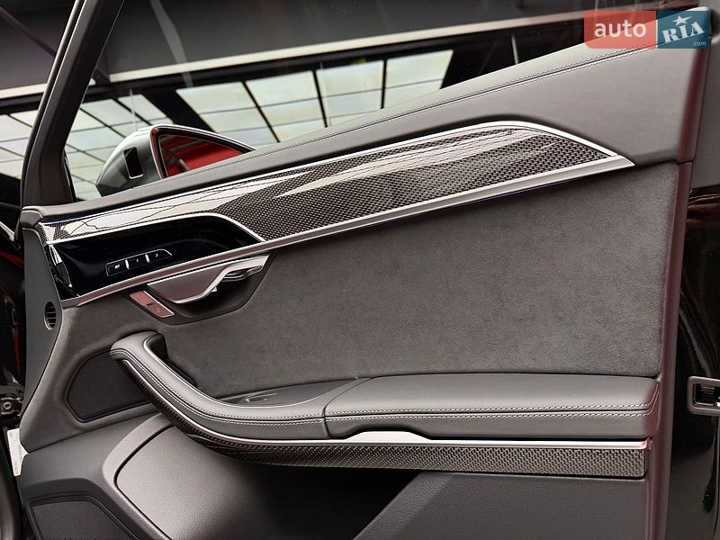 Седан Audi S8 2026 в Киеве