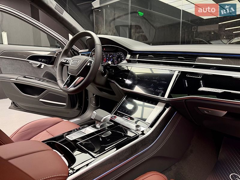 Седан Audi S8 2026 в Киеве