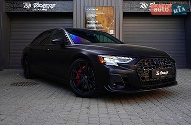 Седан Audi S8 2024 в Львове