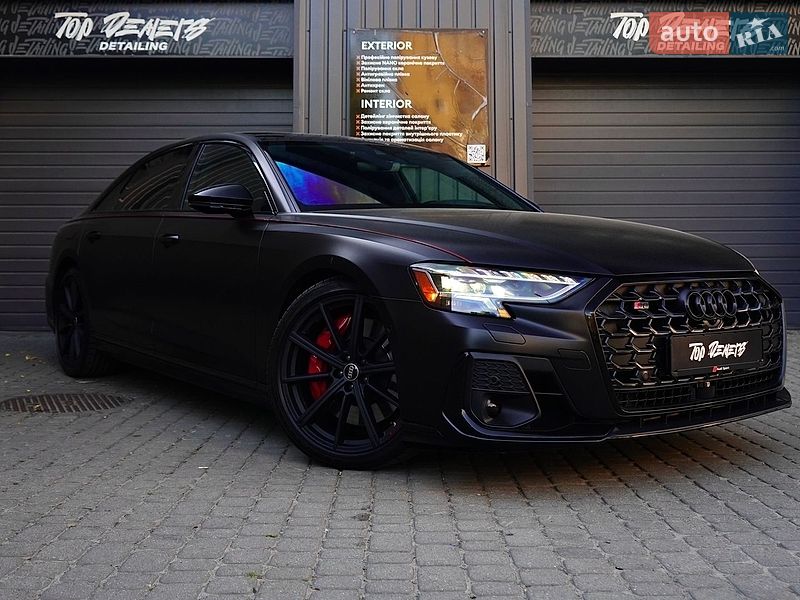 Седан Audi S8 2024 в Львове