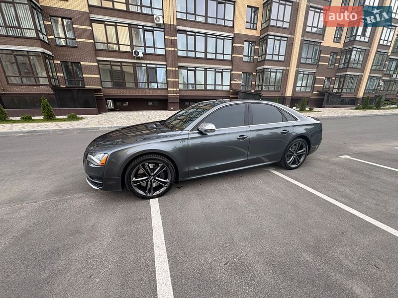 Седан Audi S8 2012 в Чернигове