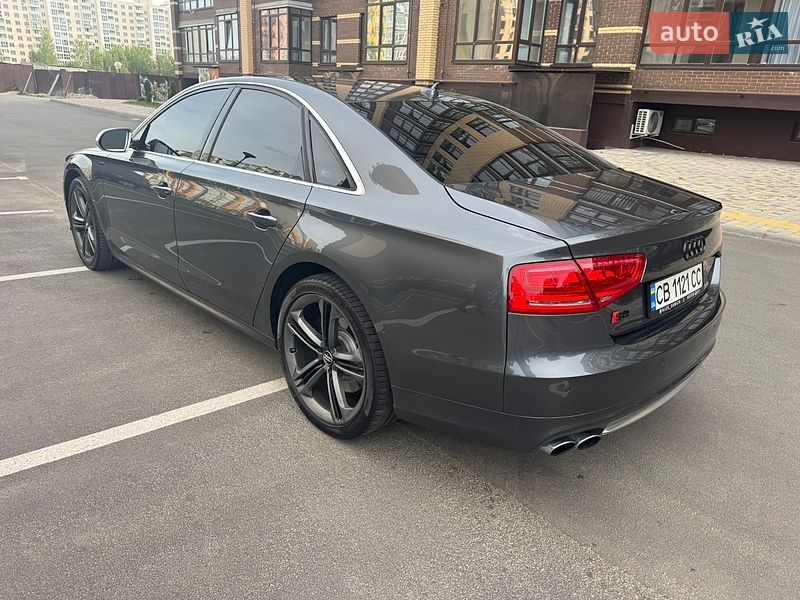 Седан Audi S8 2012 в Чернигове