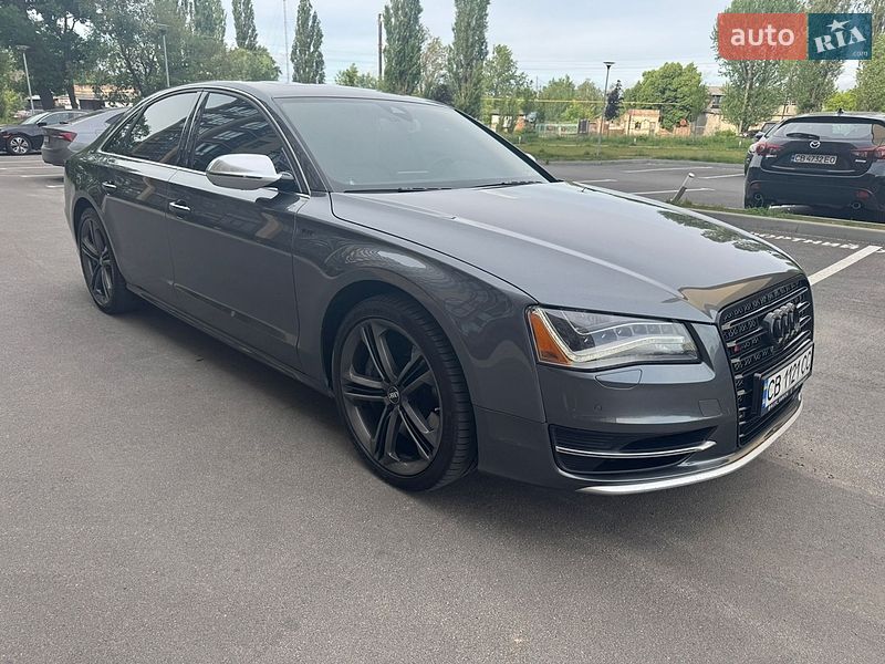 Седан Audi S8 2012 в Чернигове